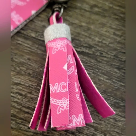 Designer Inspired Key Fob Wristlet 🎉2/$30🎉 - Picture 5 of 6